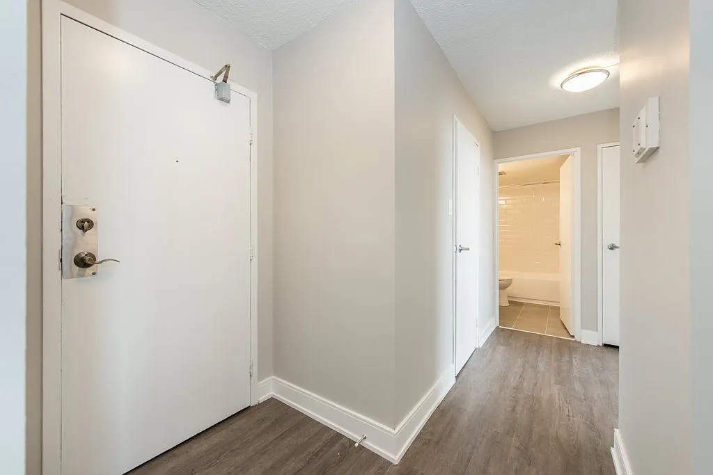 220 Steeles Avenue West Brampton — Photo 3