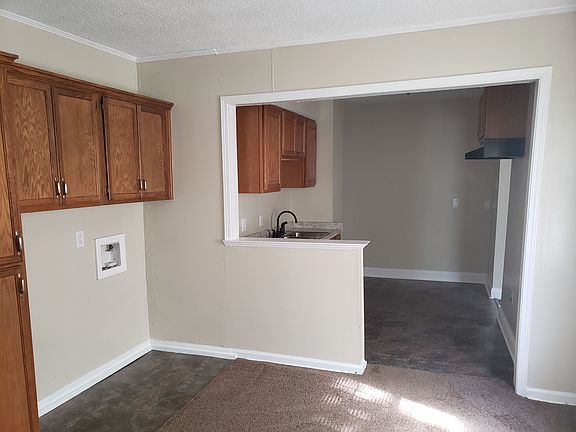 5th image of 683 Honduras Ave