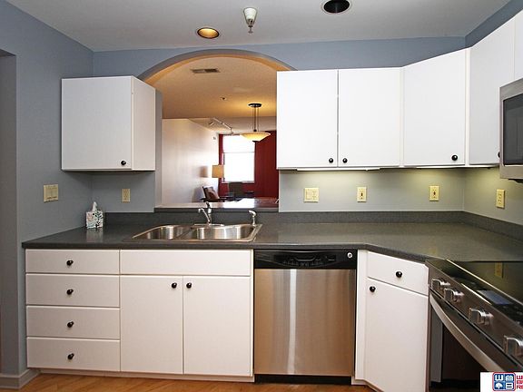 5th image of 128 N 13th St APT 608