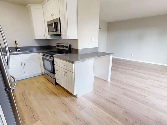 3rd image of 4404 Bond St Unit F