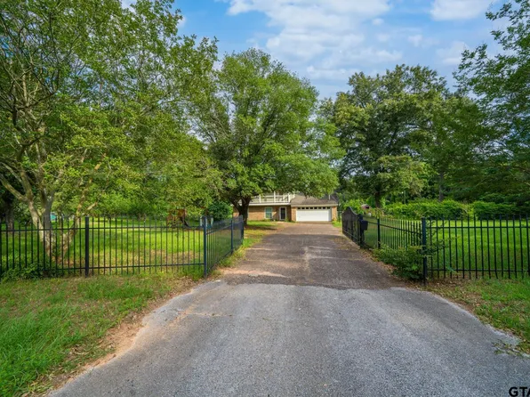 888 Garden Dr, Longview, TX 75603