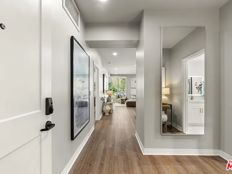 7428 Santa Monica Blvd #202 — Photo 3