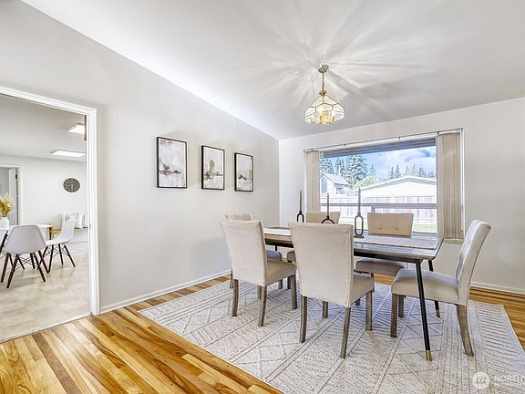 5th image of 15704 Interlake Avenue N