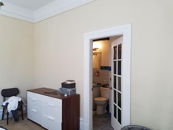 4th image of 122 Baker St APT 4