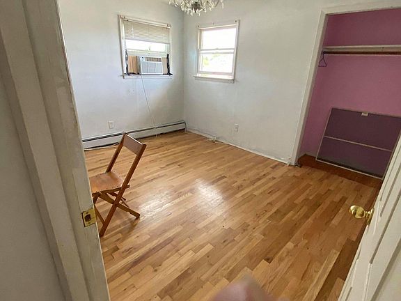 4th image of 189 Eltingville Blvd