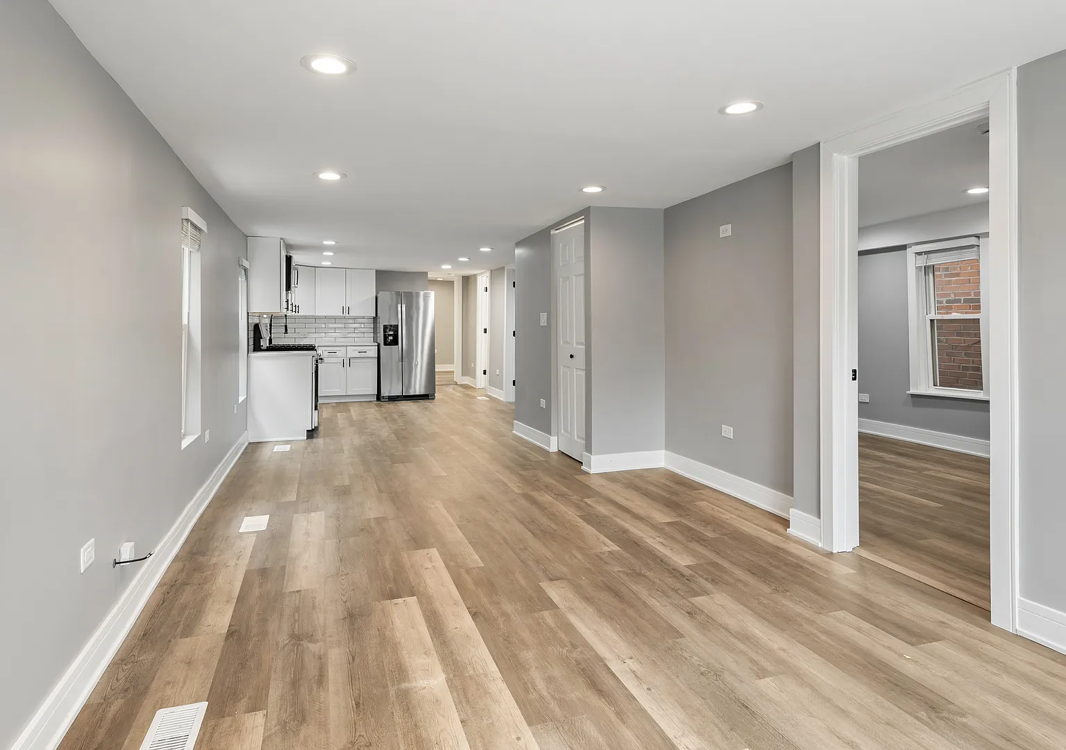 3 bed, 1000 sqft, $2,300 — Photo 4