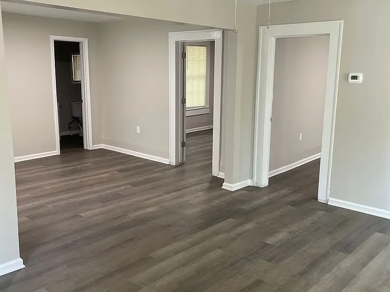 2320 Waterbury St — Photo 2