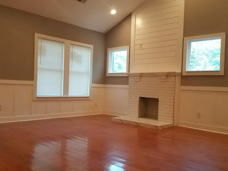 1163 Oakland Dr SW — Photo 4