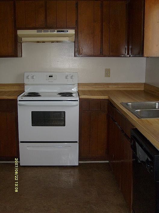 2nd image of 174 Brown Blvd #R