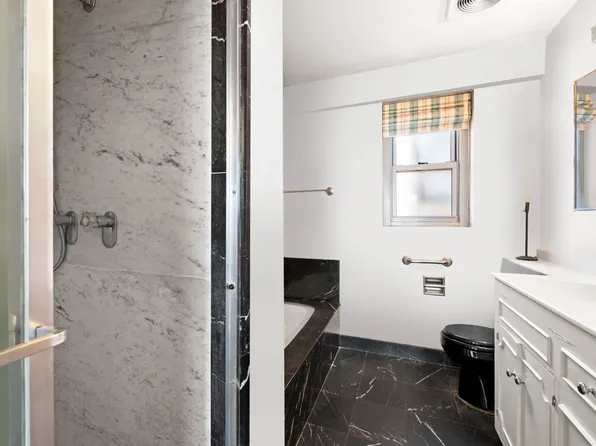 650 Park Avenue image 22 of 34