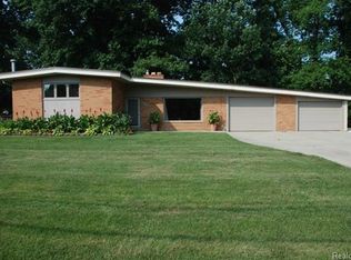 37510 Knoll Dr, Wayne, MI 48184