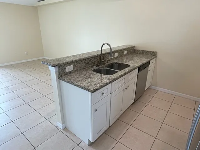 517 SE 5th Pl — Photo 5