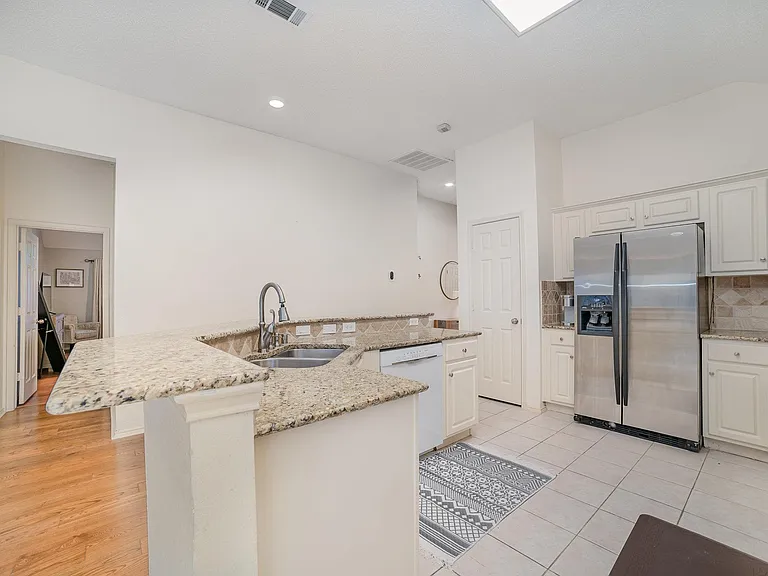 4201 Pinewood Dr — Photo 7