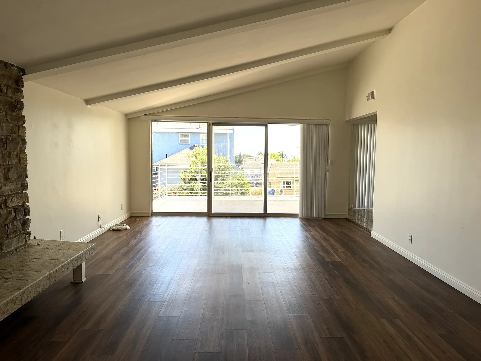 3 bed, 1800 sqft, $3,295 — Photo 4