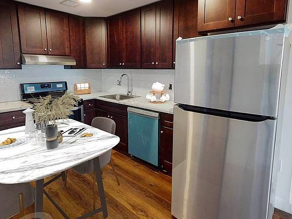3rd image of 874 Willoughby Ave #606