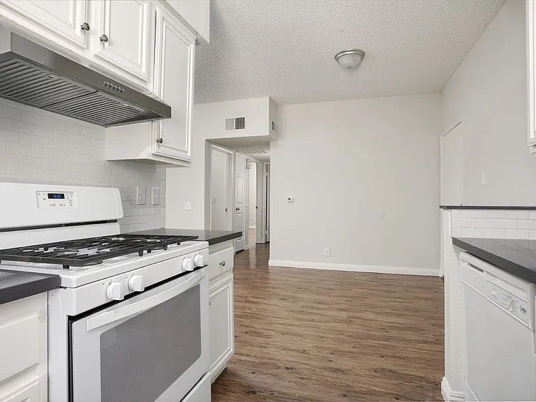 5709 Kester Ave #7 — Photo 7