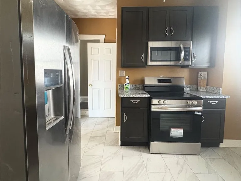 9606 Parmelee Ave — Photo 13