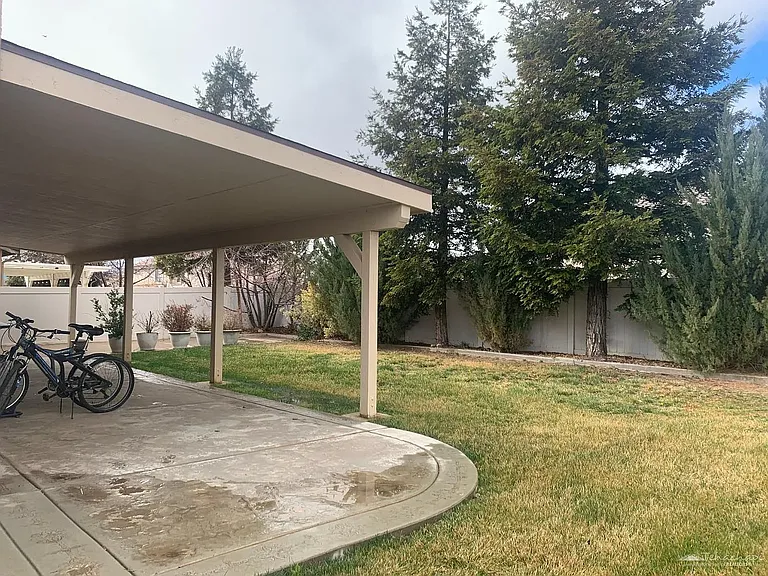 1011 Thoma Ln — Photo 9