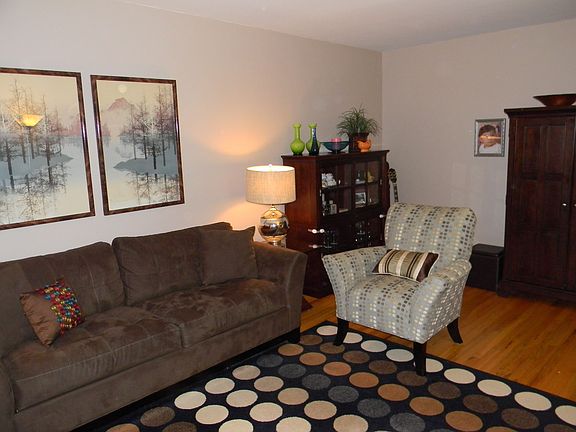 3rd image of 247 Parkview Ave APT 3T