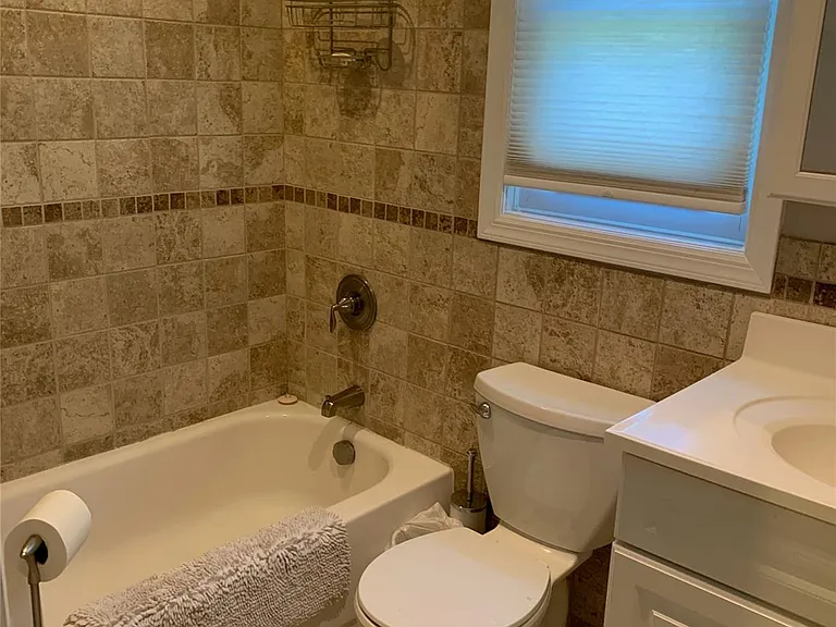 10 Oxford Dr #10 — Photo 14