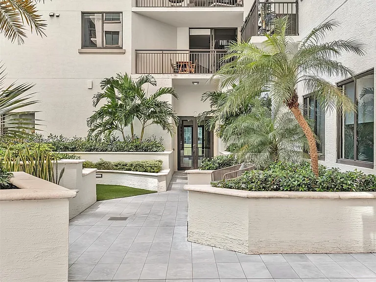 999 SW 1st Ave #1201 — Photo 40