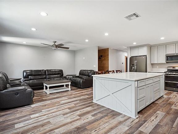 5th image of 64174 Carey Rd