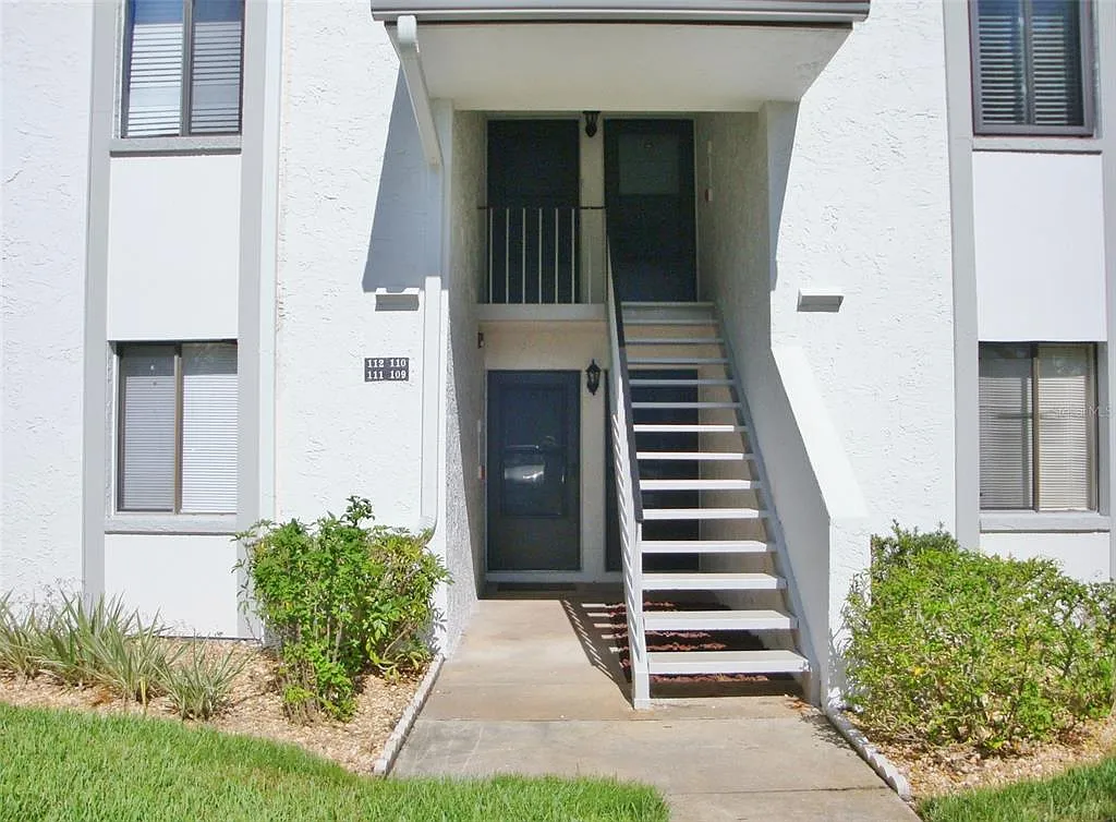2 bed, 2.0 bath, 1054 sqft, $1,800 — Photo 2