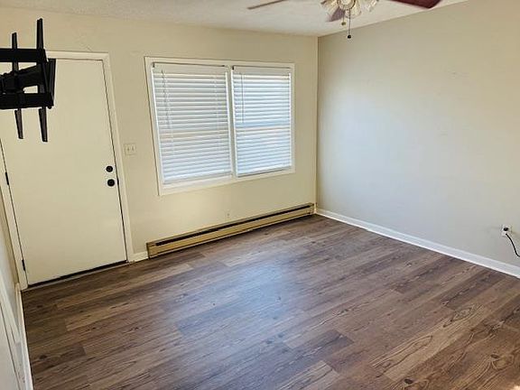5th image of 443 W Railroad St