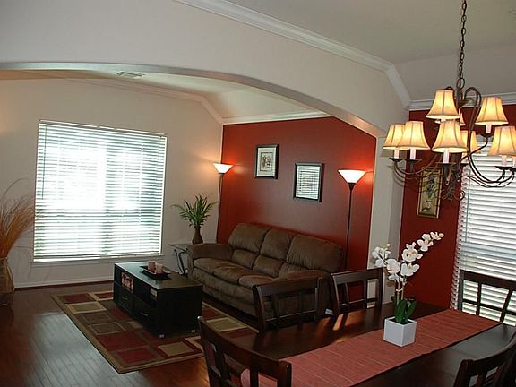 Formal living room & formal dining room w/high ceilings