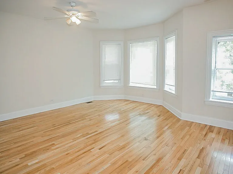 3818 N Sheffield Ave — Photo 5