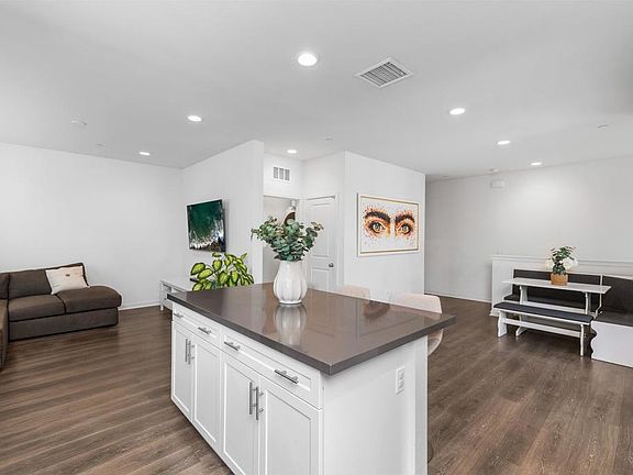 4th image of 328 Waverunner Ct