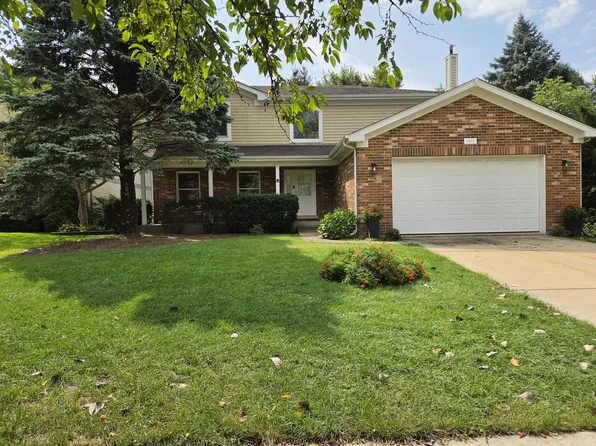 2103 E Seminole Ln, Mount Prospect, IL 60056