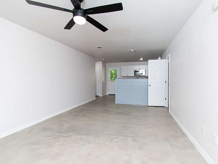 802 White Meadow Ln #B — Photo 3