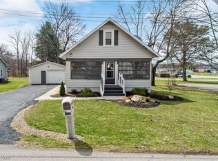 3088 Pleasant Dr, Barberton, OH 44203