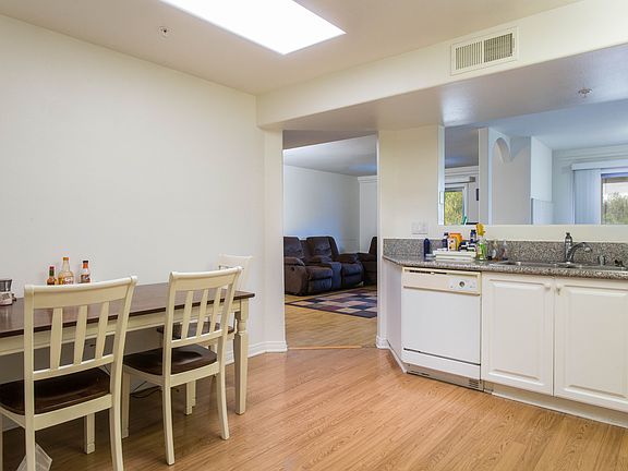 5th image of 17735 Kinzie St Unit 309