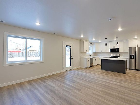 4th image of 1018 3rd Ave N