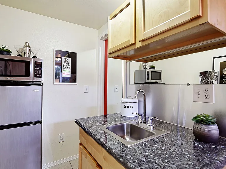 Convenient Apartments on Cap Hill! — Photo 13