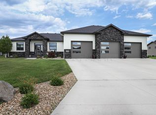 755 Riverbend Rd, Oxbow, ND 58047