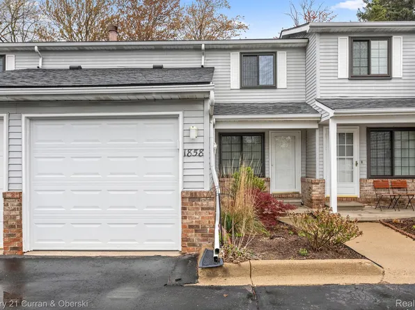 1858 N Pontiac Trl, Walled Lake, MI 48390