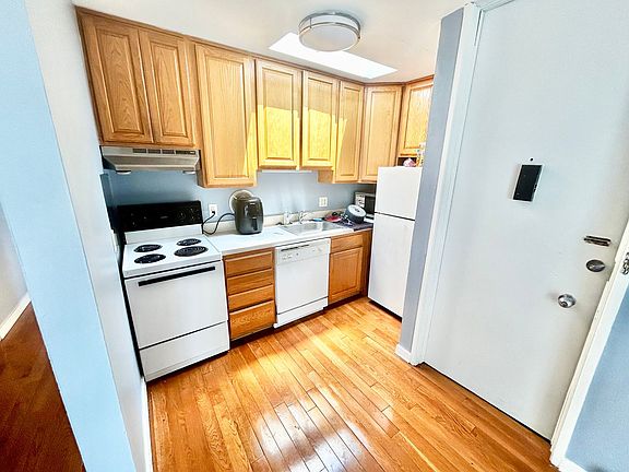 2nd image of 917 Packard St APT 9