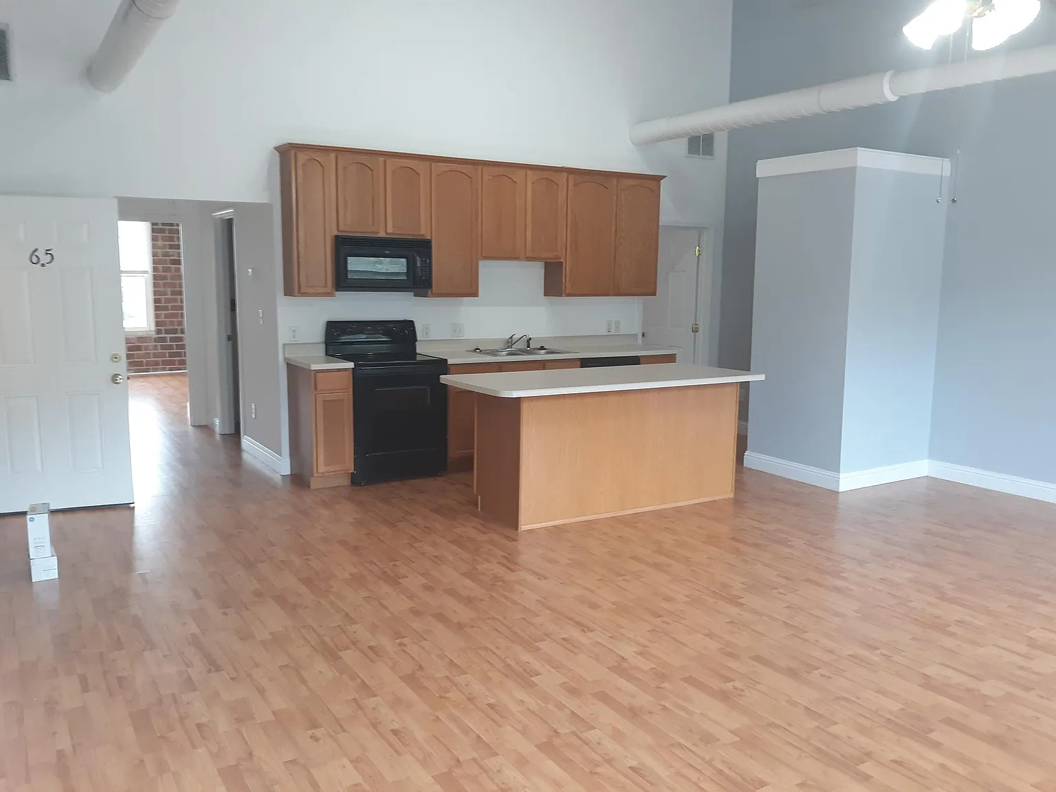 2 bed, 1150 sqft, $1,045 — Photo 1