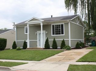 221 Hayes Ave, Romeoville, IL 60446