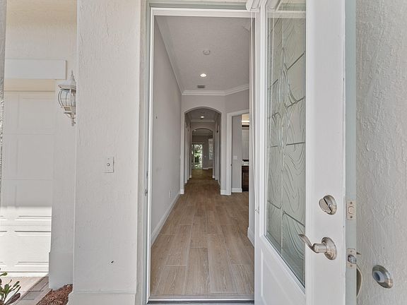 3rd image of 1832 Red Oak Terrace