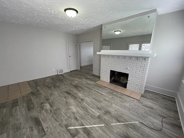 3535 N 45th Ave — Photo 4