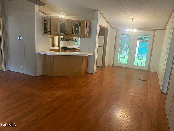 3rd image of 6218 Lake Rd