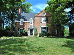 21111 Sydenham Rd, Shaker Heights, OH 44122