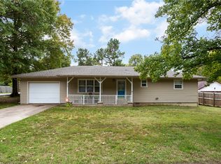 708 W Raines Rd, Siloam Springs, AR 72761