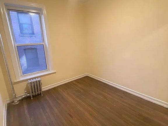 4th image of 608 W 204th St APT 24