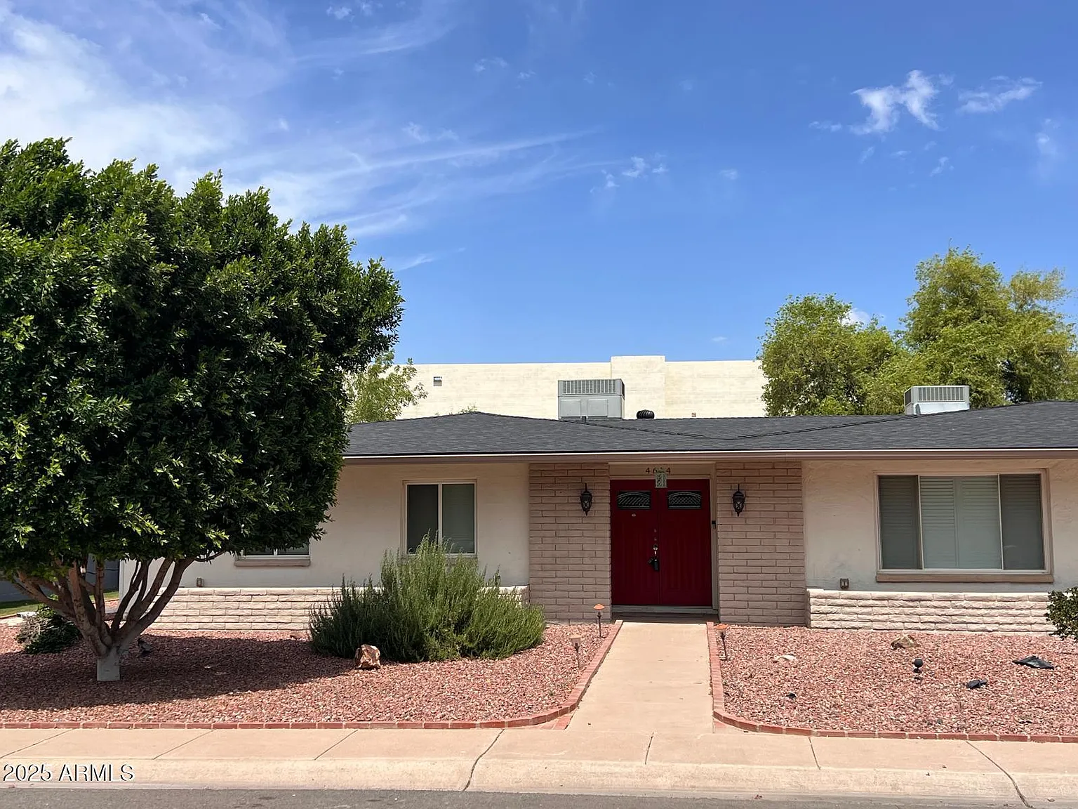 4 bed, 2.5 bath, 2840 sqft, $3,299 — Photo 3