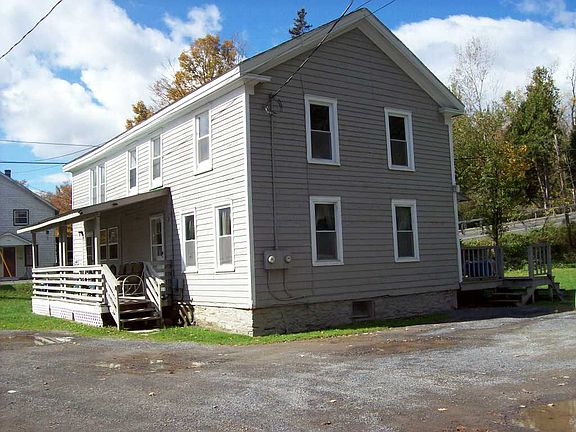 2nd image of 2698 Mill St